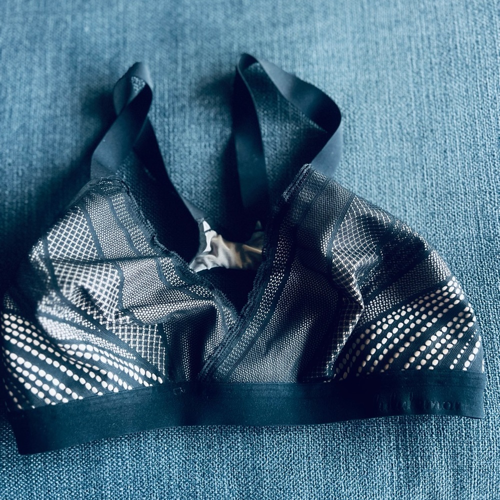 Reposh lululemon 34D - Picture 2 of 4